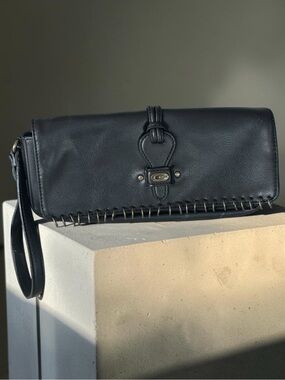 Vintage Y2K Guess Black Faux Leather O-Ring Envelope Wristlet Clutch